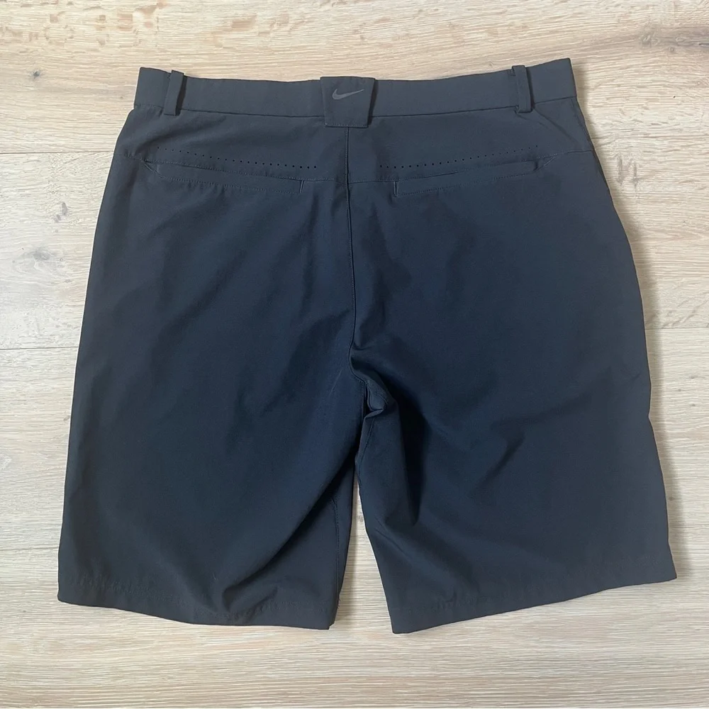 Nike Golf Black Closeout Woven Athletic Tour Performance 10” Shorts Sz 34 *U19